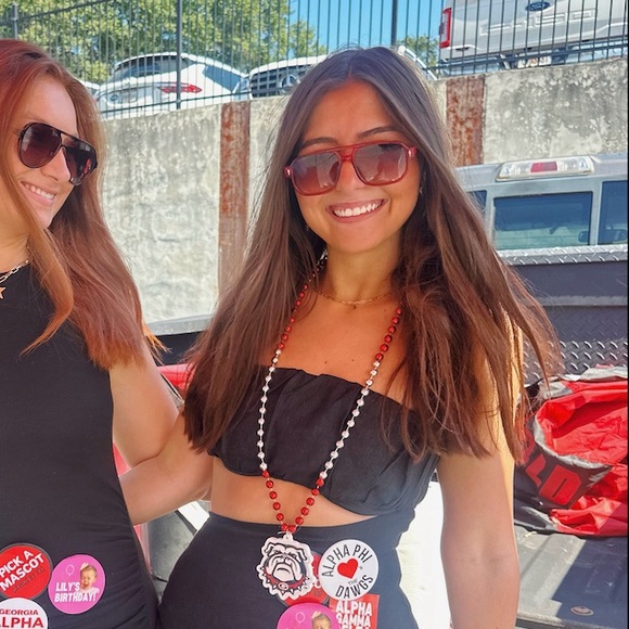 Meet your Posher, Isabella - Picture 1 of 1